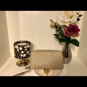Michael Kors Smartphone Wristlet